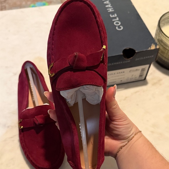 NEW Cole Haan Evelyn Bow Driver Black Cherry Suede Loafers 7 - Picture 5 of 6